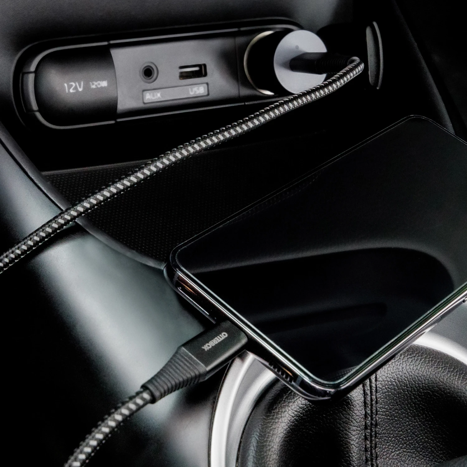 OtterBox Premium Pro Fast Charge USB-C To USB-C Car Charging Kit - 30W 3 OtterBox Premium Pro Fast Charge USB-C To USB-C Car Charging Kit - 30W - Image 3