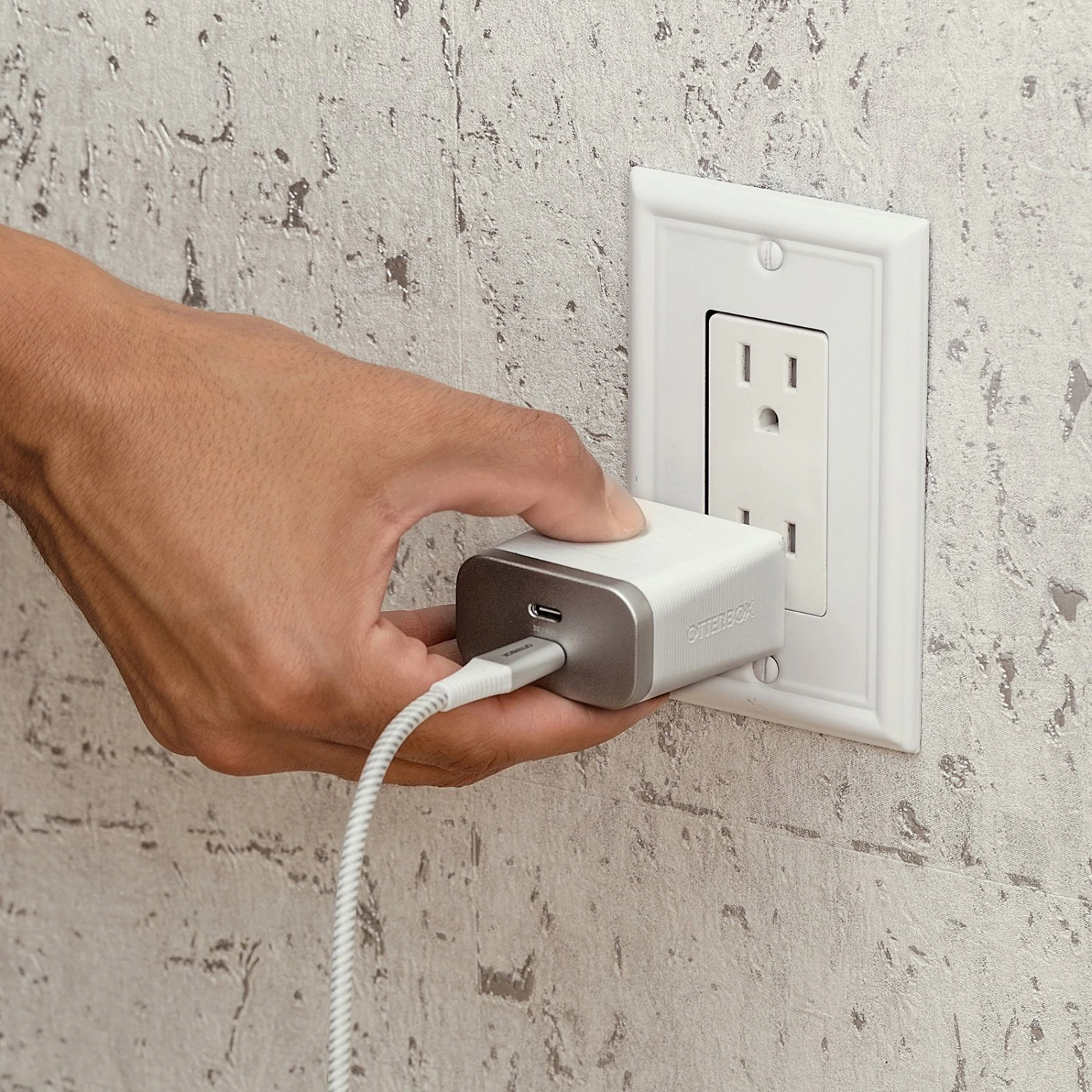 OtterBox Premium Pro Fast Charge USB-C Wall Charger - 72W 4 OtterBox Premium Pro Fast Charge USB-C Wall Charger - 72W - Image 4