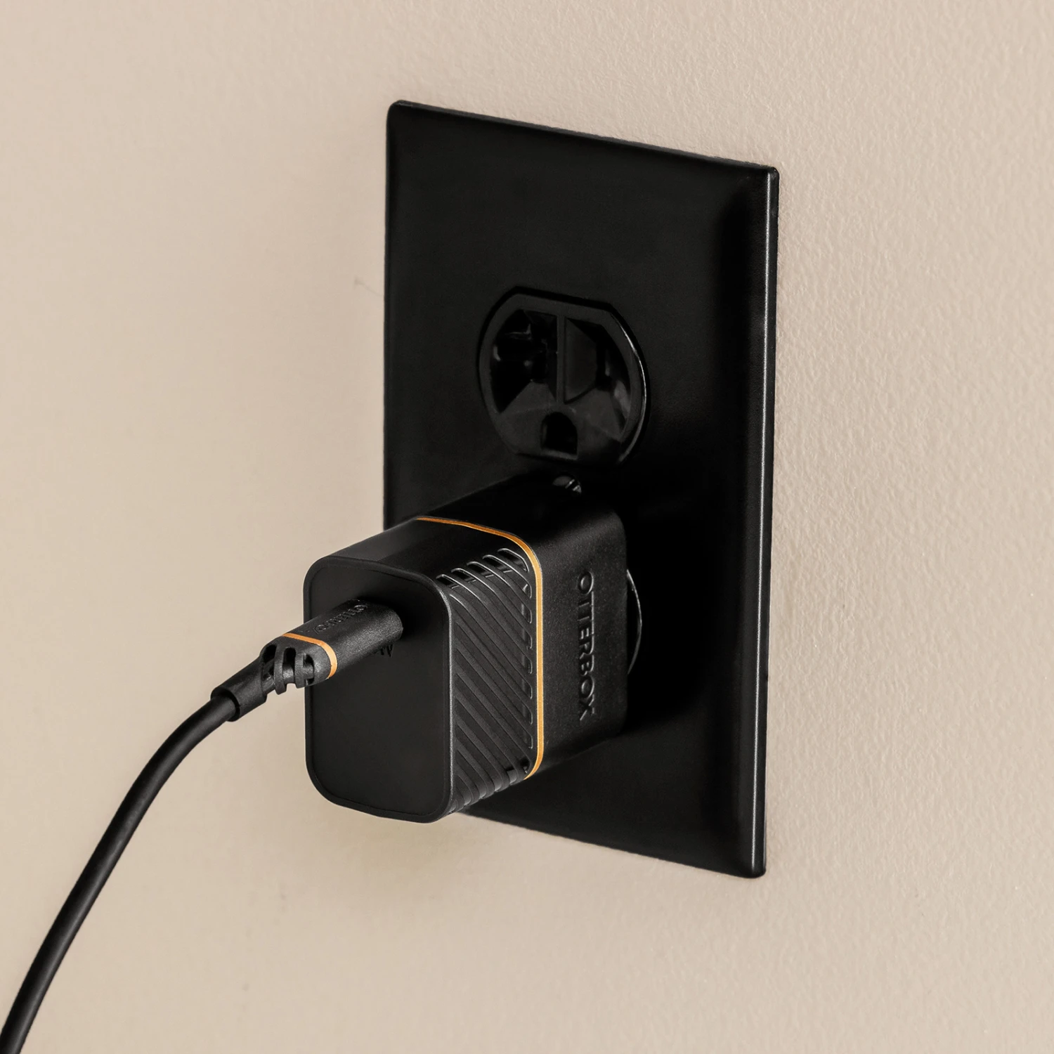 OtterBox Fast Charge Premium Wall Charger - 45W 4 OtterBox Fast Charge Premium Wall Charger - 45W - Image 4